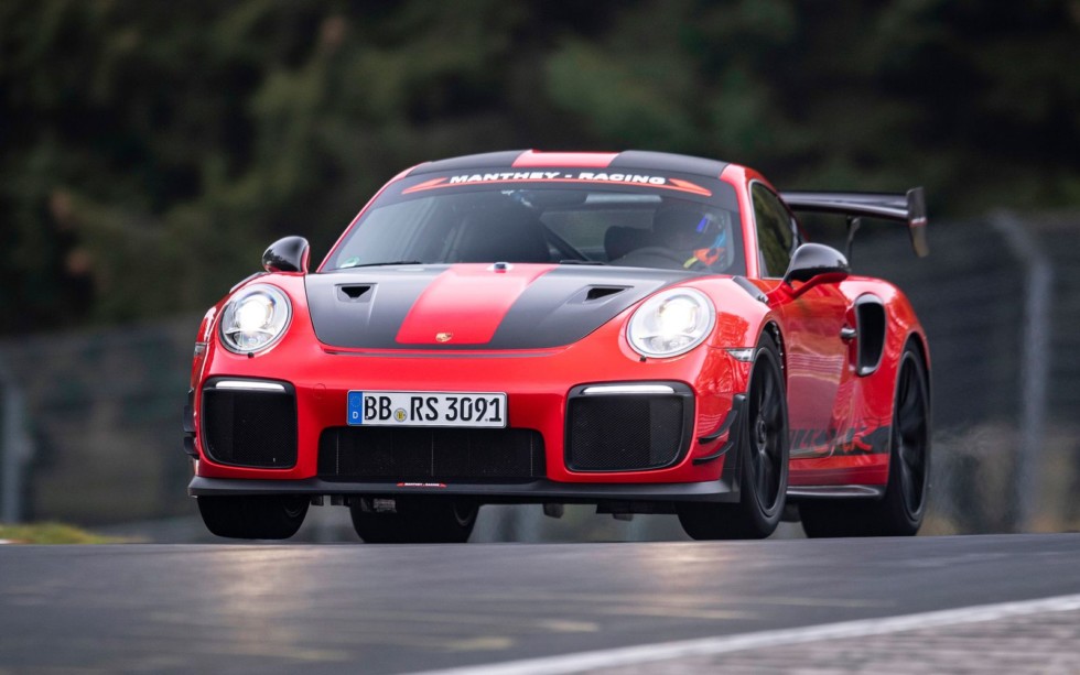Porsche 911 GT2 RS MR je nový držiteľ rekordu na Nürburgringu.