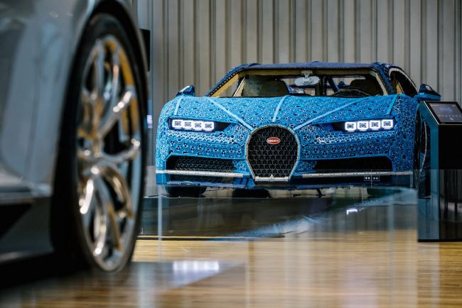 Bugatti vystavilo v Nemecku Chiron vyrobený z lega v pomere 1:1