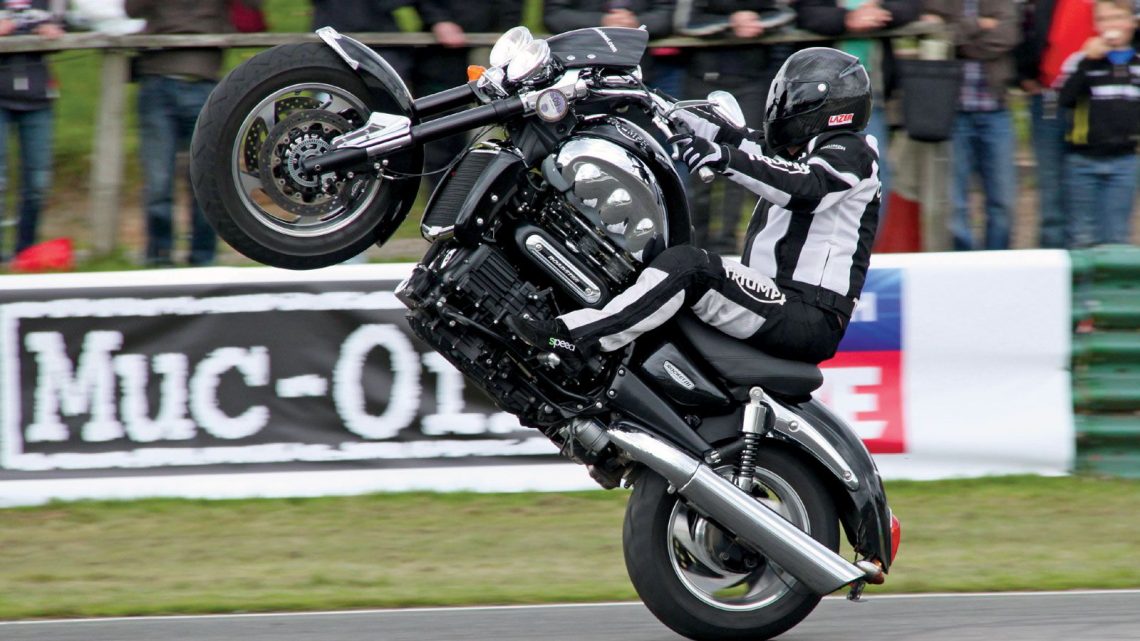 Triumph predstaví tento rok novú generáciu brutálnej motorky Rocket 3.