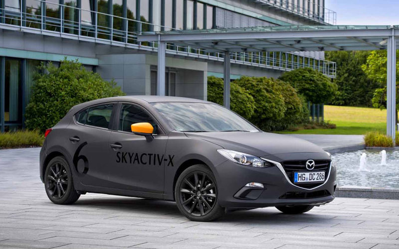 Mazda odhalila údaje o novom revolučnom motore SkyActiv X.