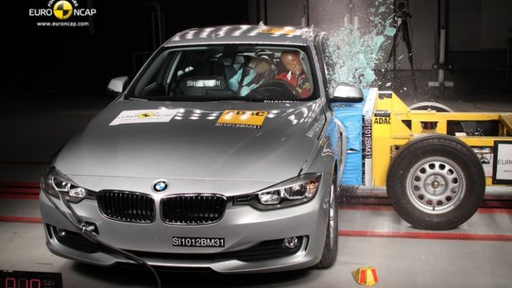 Je Euro NCAP marketingový nezmysel? Pri 200 km/h ti nezachráni život žiadne auto. (Video)