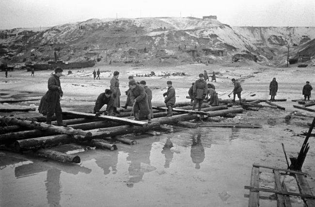 Ako fungovala doprava v Stalingrade cez Volgu za druhej svetovej vojny?
