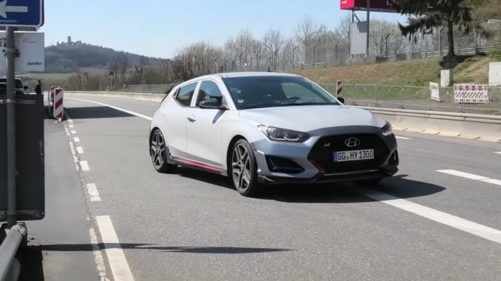 Hyundai Veloster N so 7-stupňovou automatickou prevodovkou DCT bol natočený na Nürburgringu.