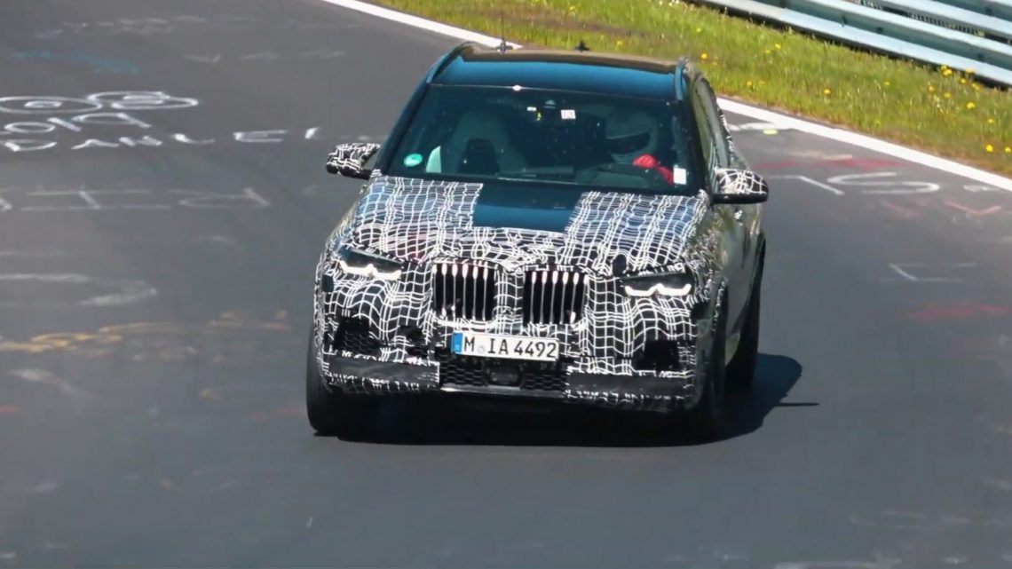BMW X5 M bolo natočené na okruhu. Pod kapotou bude osemvalec s výkonom 625 koní.