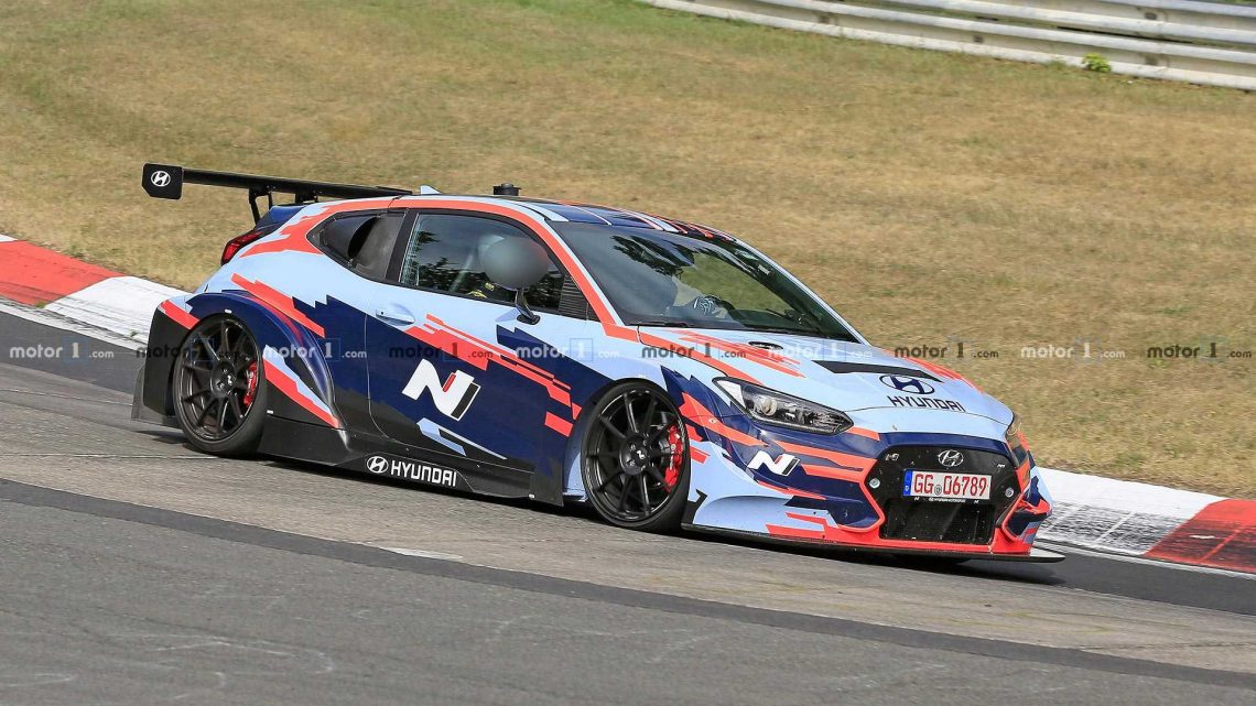 Hyundai testuje na Nurburgringu zaujímavý Veloster N TCR, ktorý má ŠPZ.