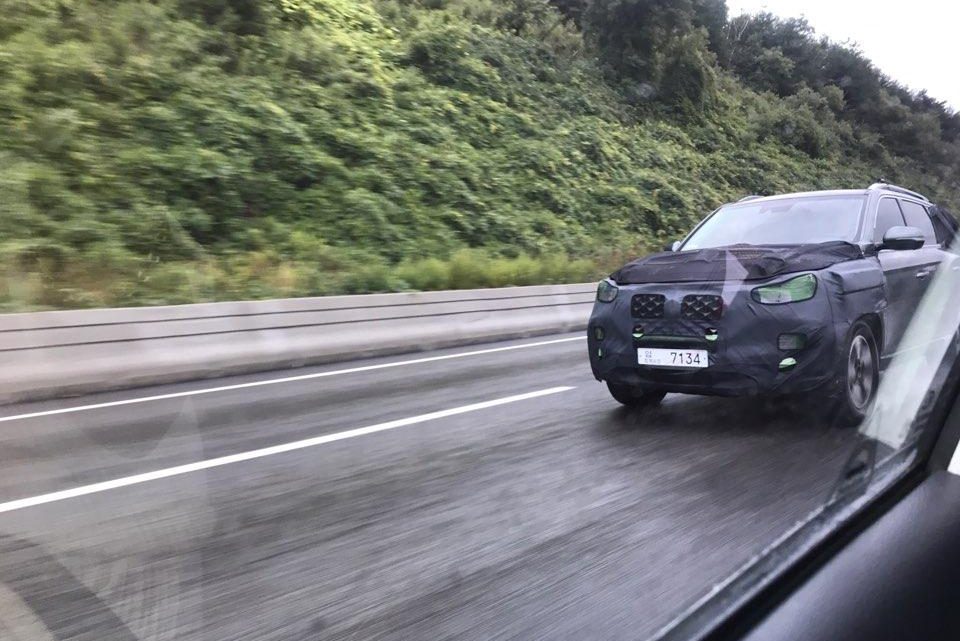 SsangYong Rexton prejde čoskoro faceliftom. Testovacie vozidlo bolo nafotené pri testovaní.