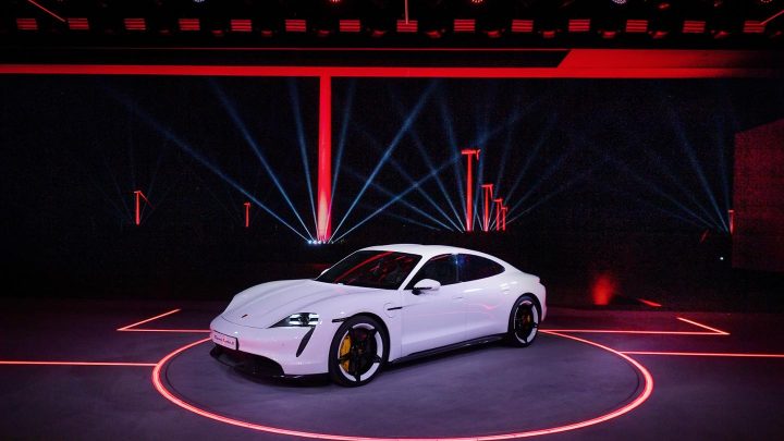 Porsche predstavilo elektrickú novinku Taycan. Verzia Turbo S ponúkne brutálny výkon.