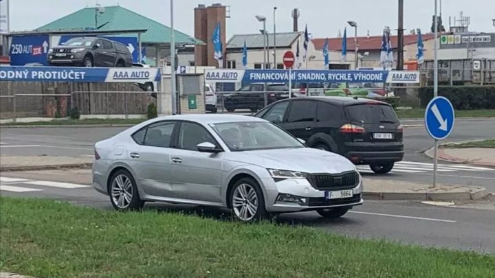 Nová Škoda Octavia bola nafotená takmer bez kamufláže.