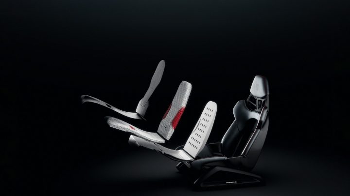 Porsche vyvinulo špeciálne sedadlá vytlačené na 3D tlačiarni.