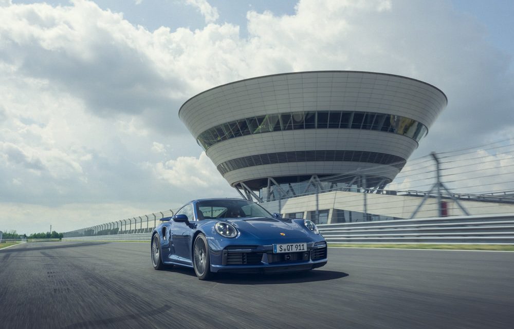 Porsche predstavilo 911 Turbo. Čo prináša slabšia verzia?
