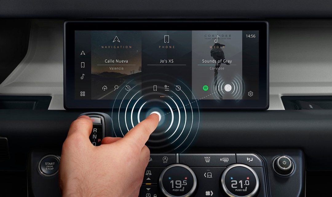 Jaguar Land Rover predstavil s bezkontaktnou dotykovou obrazovkou.
