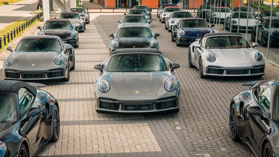 V Holandsku predali naraz šestnásť Porsche 911 Turbo S.