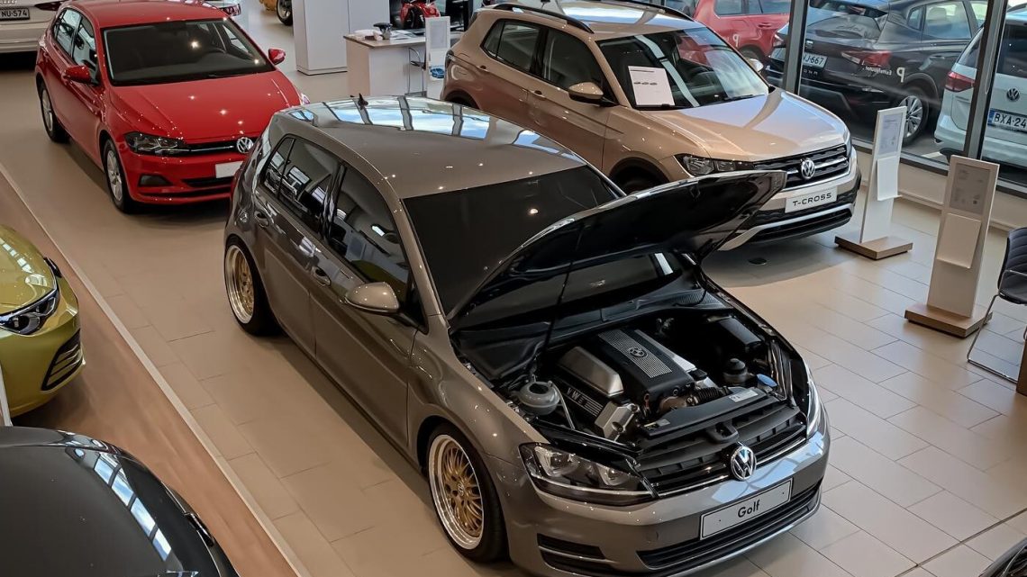 Tento Volkswagen Golf má pod kapotou V8 a pohon zadných kolies.