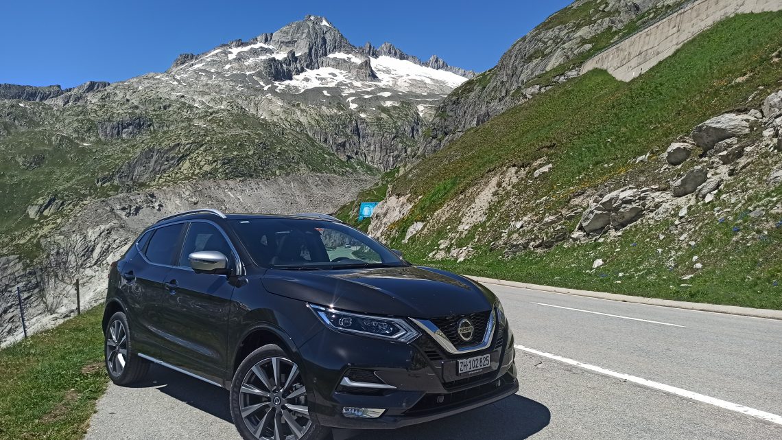 Alpský tour s Nissanom Qashqai | Pozreli sme sa na švajčiarske Alpy a štúdio skupiny Queen.