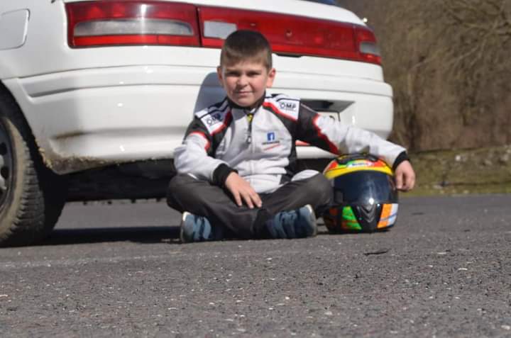 Len 8 ročný chlapec zo Slovenska jazdí rally. Bude z neho budúci automobilový pretekár?