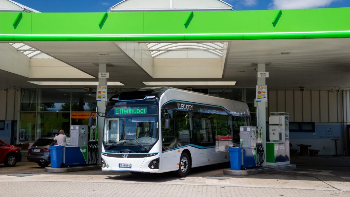 Hyundai testuje v Mníchove vodíkový autobus ELEC CITY Fuel Cell Bus.