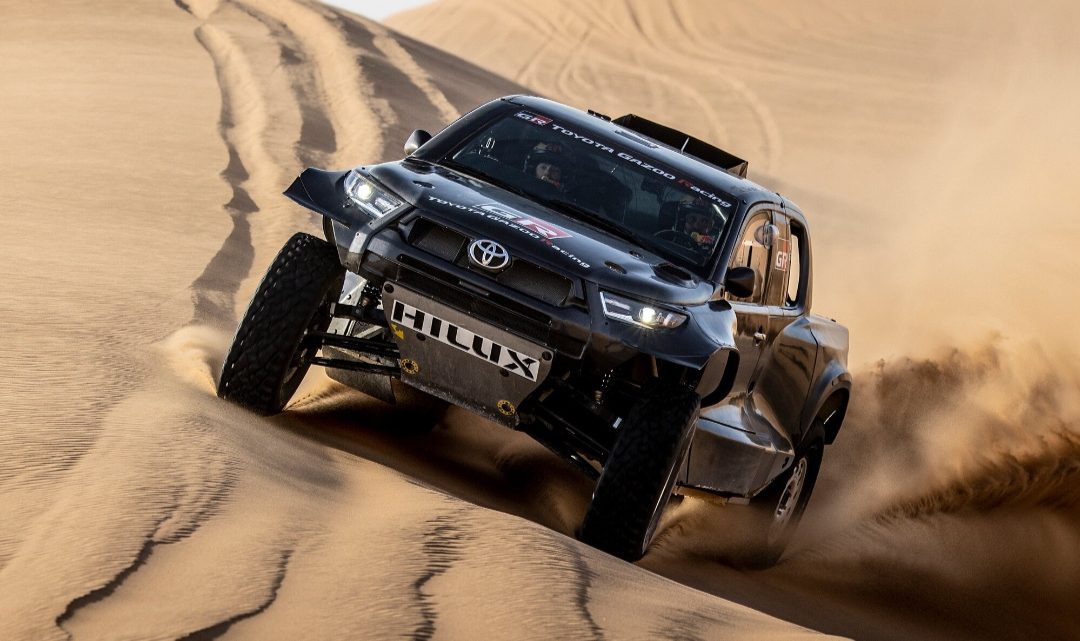 Nová Toyota Hilux na Dakar je väčšia, ale má menší motor.