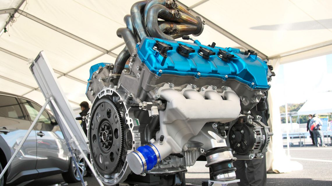 Klamú nám s ekológiou? Yamaha predstavila osemvalec spaľujúci vodík. Tento motor neprodukuje emisie.