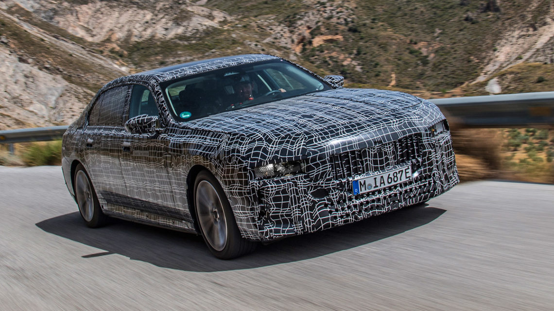 BMW M7 sedan bude výkonný hybrid.