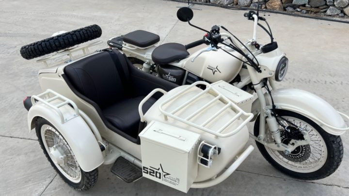 V Číne predstavili motocykel s postranným vozíkom s dizajnom motocyklu Ural.