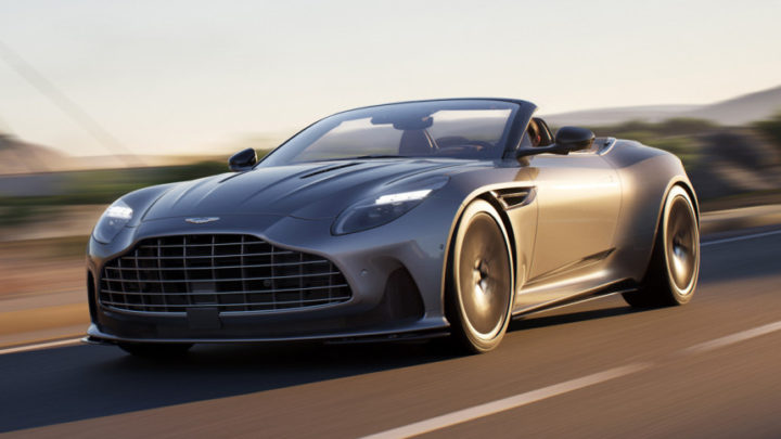 Nový kabriolet Aston Martin DB12 Volante sa priblížil ku kupé.