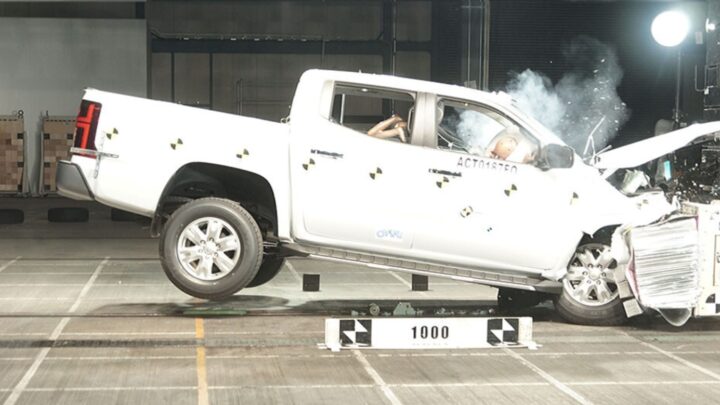 Video: Nové Mitsubishi L200 prešlo crash testami.