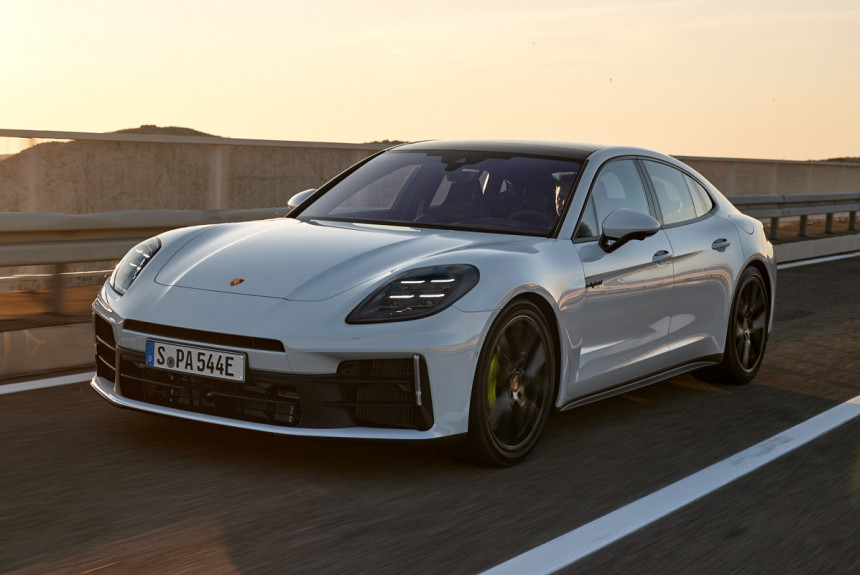 Tretia generácia Porsche Panamera má dve nové hybridné verzie.