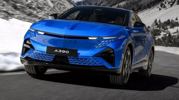Toto je nový trojmotorový crossover Alpine A390.