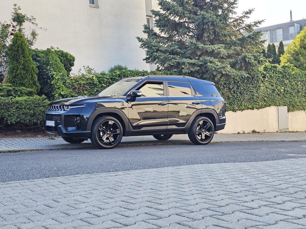 KGM Torres Hybrid