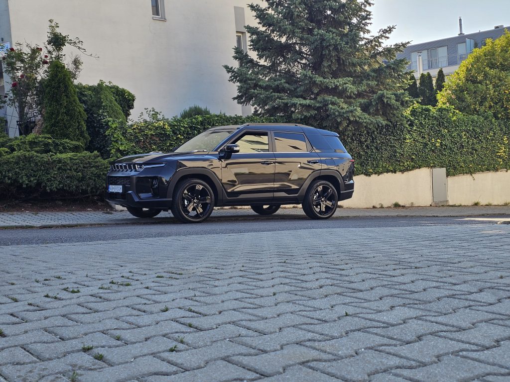 KGM Torres Hybrid