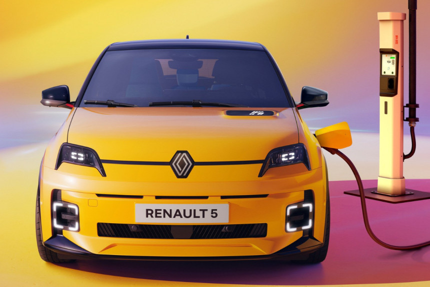Modernizovaný elektrický Renault 5 E-Tech bude v základnej verzii výkonnejší.